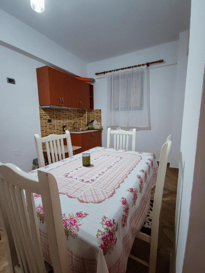 El Rio Apartments Sarandë Esterno foto