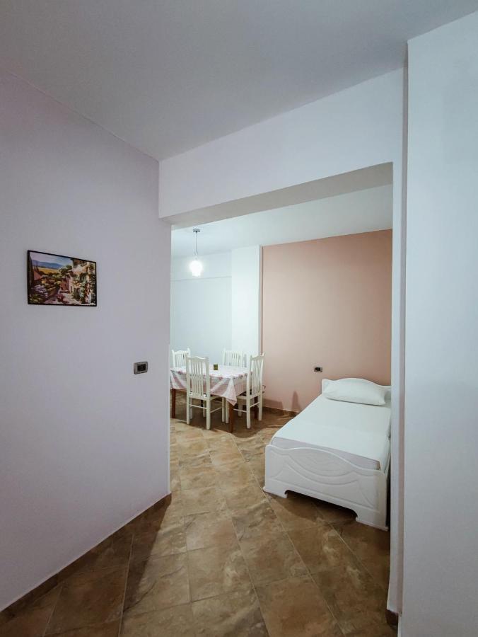 El Rio Apartments Sarandë Esterno foto