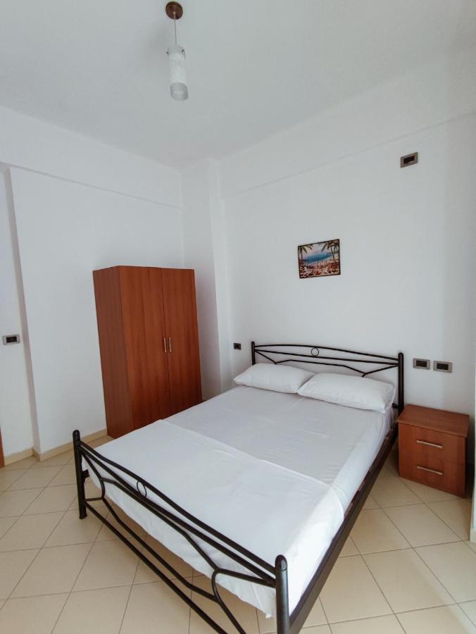 El Rio Apartments Sarandë Esterno foto
