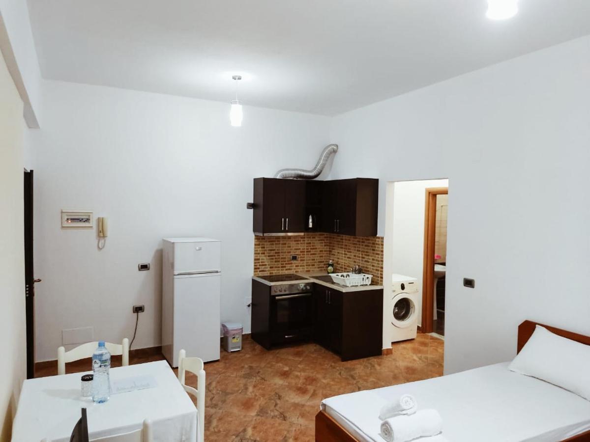 El Rio Apartments Sarandë Esterno foto