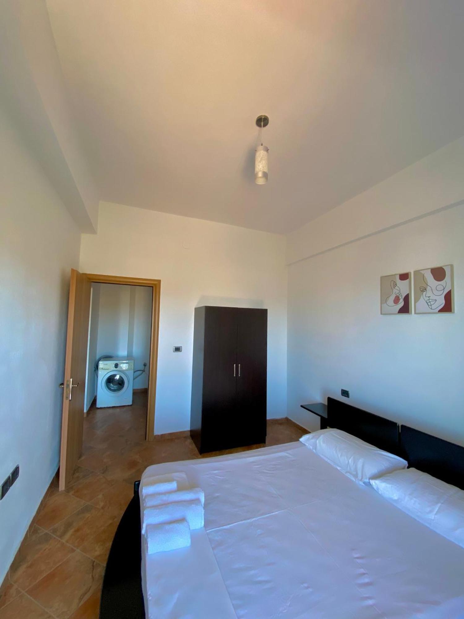 El Rio Apartments Sarandë Esterno foto
