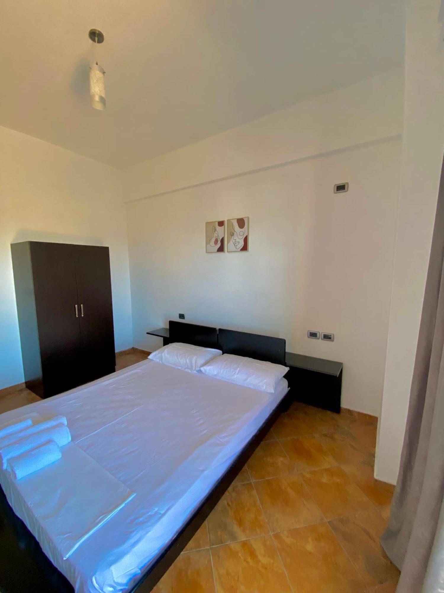 El Rio Apartments Sarandë Esterno foto