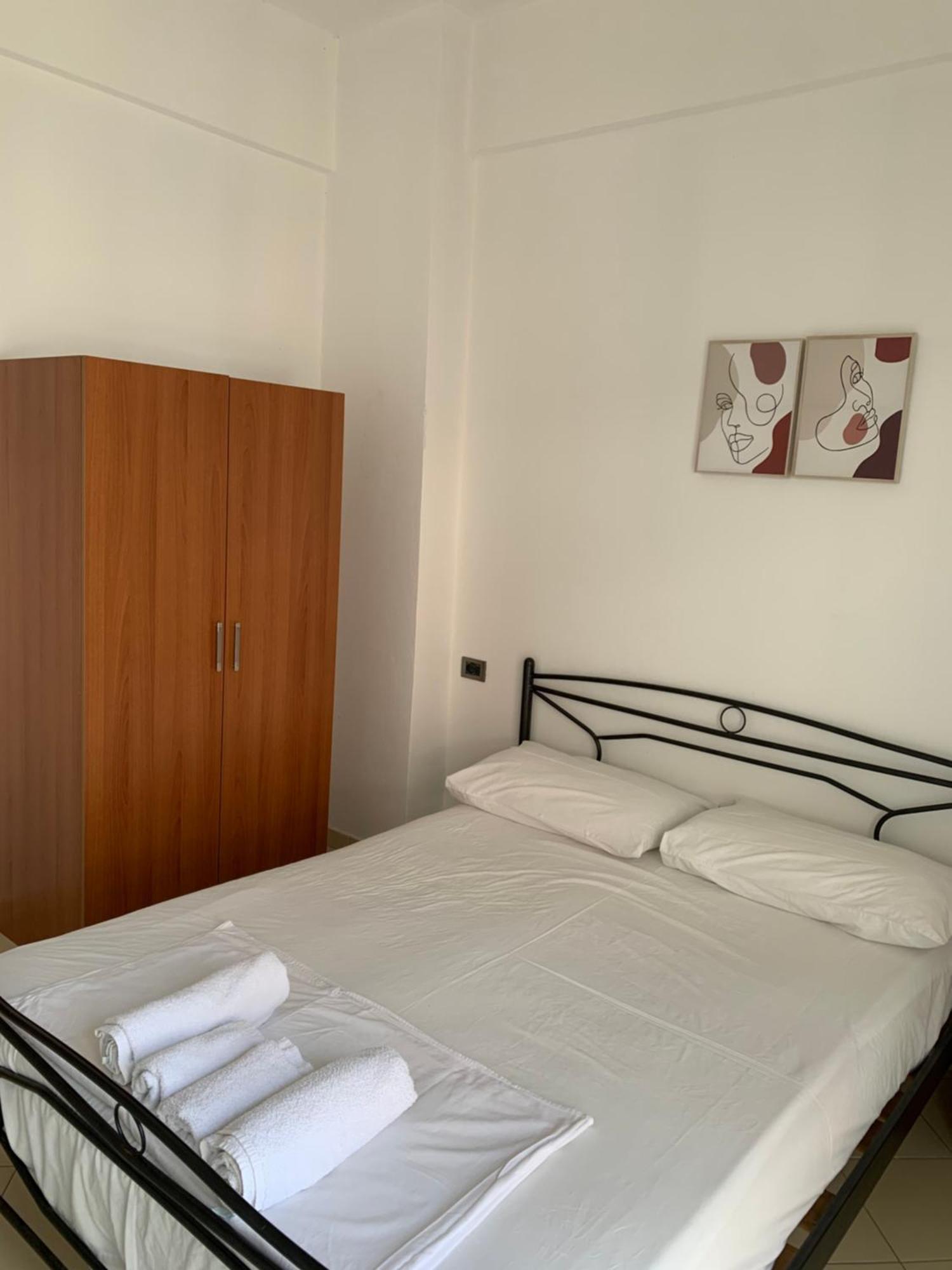 El Rio Apartments Sarandë Esterno foto