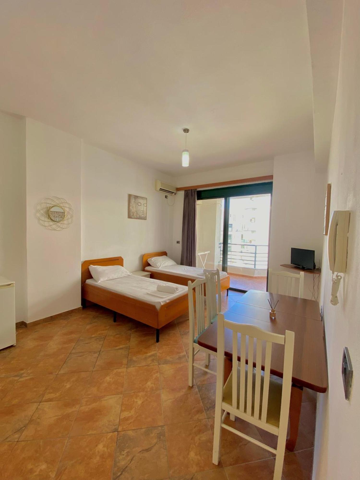 El Rio Apartments Sarandë Esterno foto