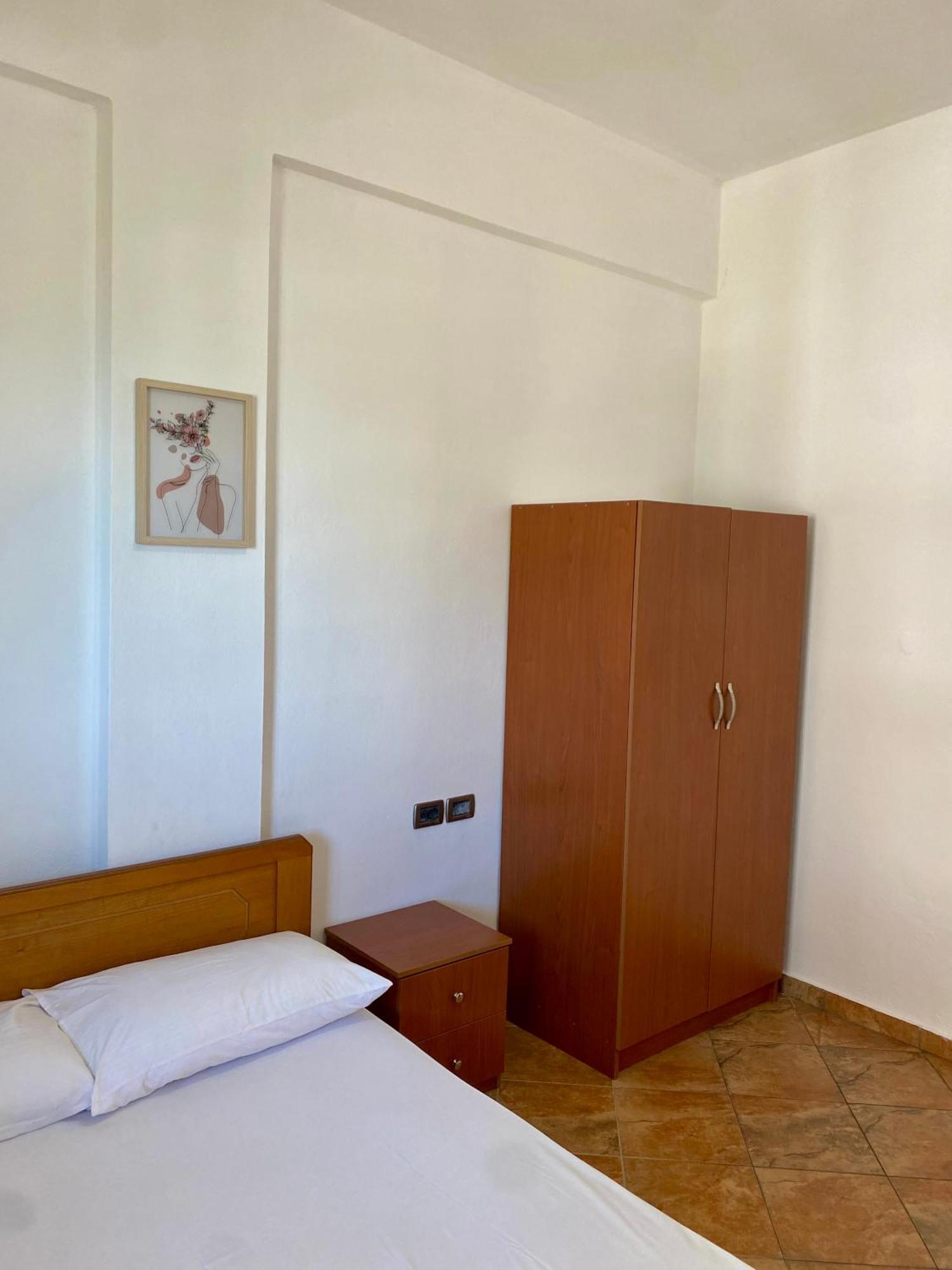 El Rio Apartments Sarandë Esterno foto
